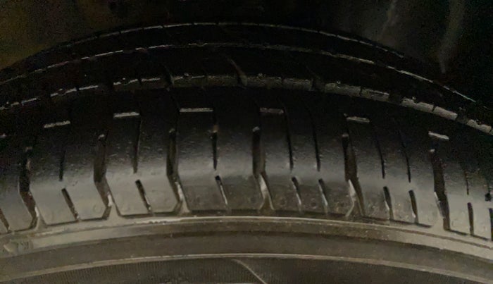 2018 Maruti IGNIS ZETA 1.2, Petrol, Manual, 82,498 km, Right Front Tyre Tread