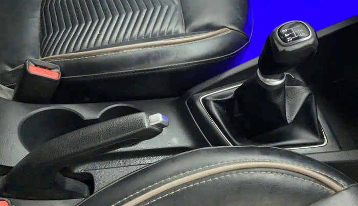 2016 Hyundai i20 Active 1.2 SX, Petrol, Manual, 62,643 km, Gear lever - Knob cover torn