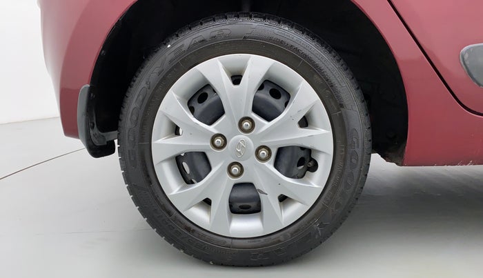 2015 Hyundai Grand i10 SPORTZ 1.2 KAPPA VTVT, Petrol, Manual, 4,812 km, Right Rear Wheel