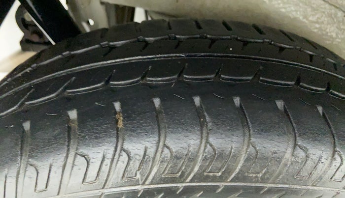2015 Maruti Wagon R 1.0 VXI, Petrol, Manual, 15,704 km, Right Rear Tyre Tread