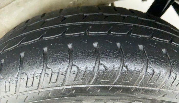 2015 Maruti Wagon R 1.0 VXI, Petrol, Manual, 15,704 km, Left Rear Tyre Tread
