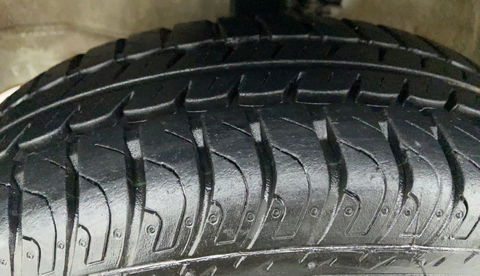 2015 Maruti Wagon R 1.0 VXI, Petrol, Manual, 15,704 km, Left Front Tyre Tread
