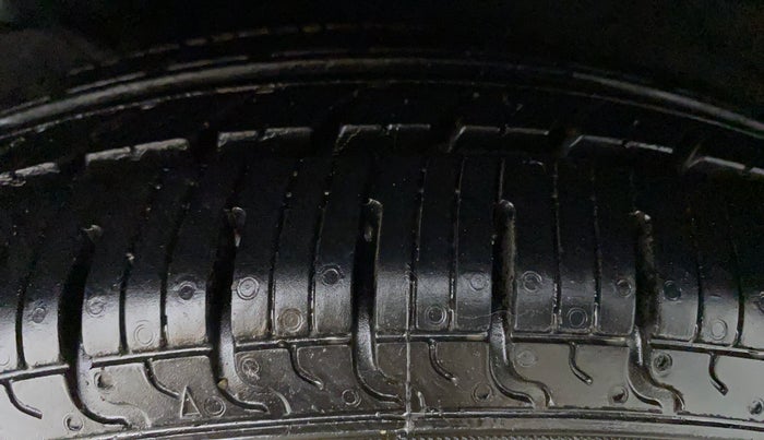 2014 Hyundai i10 SPORTZ 1.1 IRDE2, Petrol, Manual, 32,256 km, Left Rear Tyre Tread