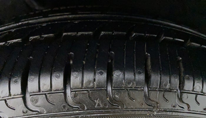2014 Hyundai i10 SPORTZ 1.1 IRDE2, Petrol, Manual, 32,256 km, Right Rear Tyre Tread