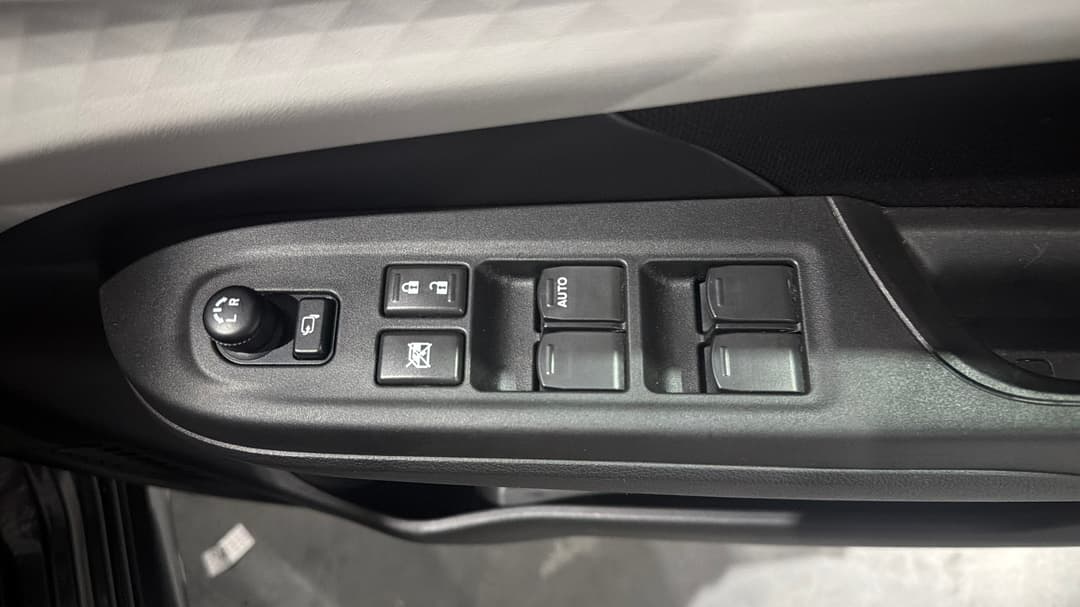 2025 Suzuki Swift Hybrid Glx, Automatic, 22390 km, Drivers Side Door Panel Controls