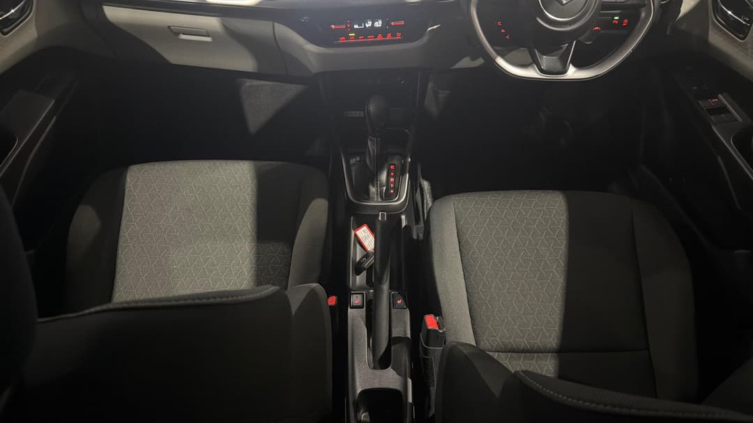 2025 Suzuki Swift Hybrid Glx, Automatic, 22390 km, Center Console