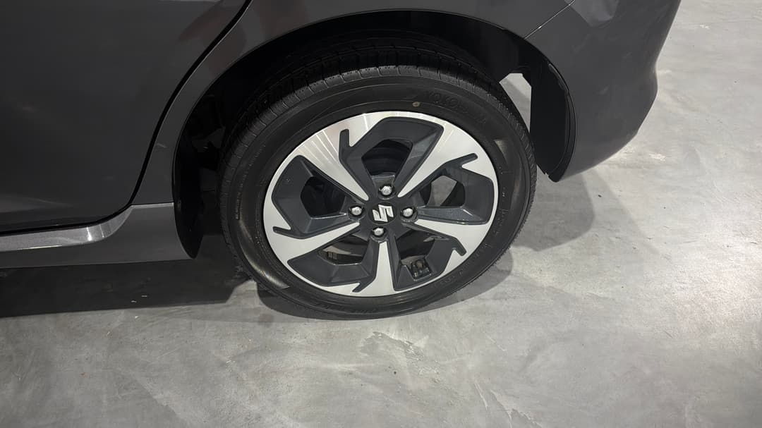 2025 Suzuki Swift Hybrid Glx, Automatic, 22390 km, Left Rear Wheel