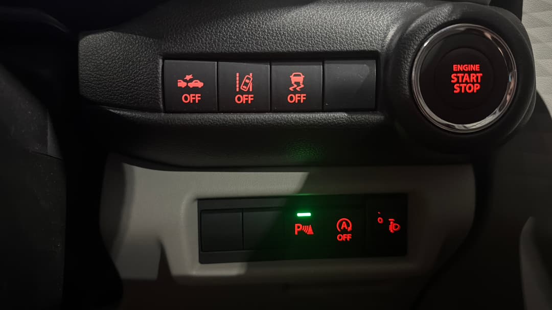 2025 Suzuki Swift Hybrid Glx, Automatic, 22390 km, Utility Switches/Buttons