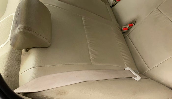 2013 Maruti Swift Dzire VXI, Petrol, Manual, 71,295 km, Second-row right seat - Cover slightly stained