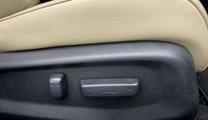 2019 Honda Civic VX CVT i-VTEC, Petrol, Automatic, 13,679 km, Driver Side Adjustment Panel