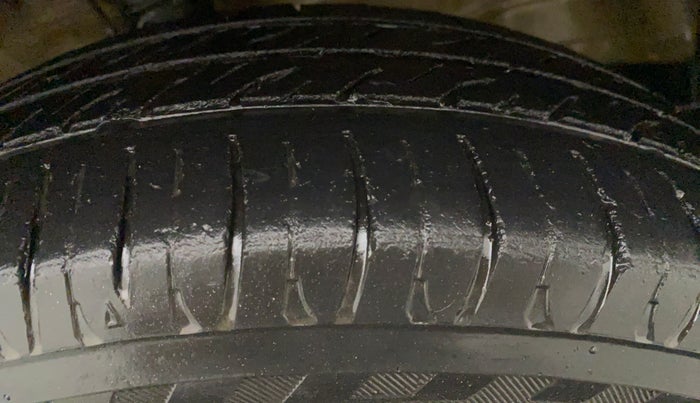 2013 Maruti Wagon R 1.0 VXI, Petrol, Manual, 84,252 km, Left Front Tyre Tread