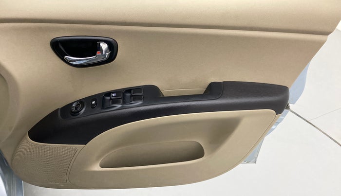 2013 Hyundai i10 SPORTZ 1.2 AT KAPPA2, Petrol, Automatic, 29,021 km, Driver Side Door Panels Control
