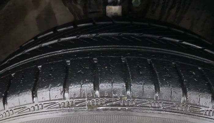 2017 Volkswagen Ameo COMFORTLINE PLUS PETROL, Petrol, Manual, 47,323 km, Right Front Tyre Tread