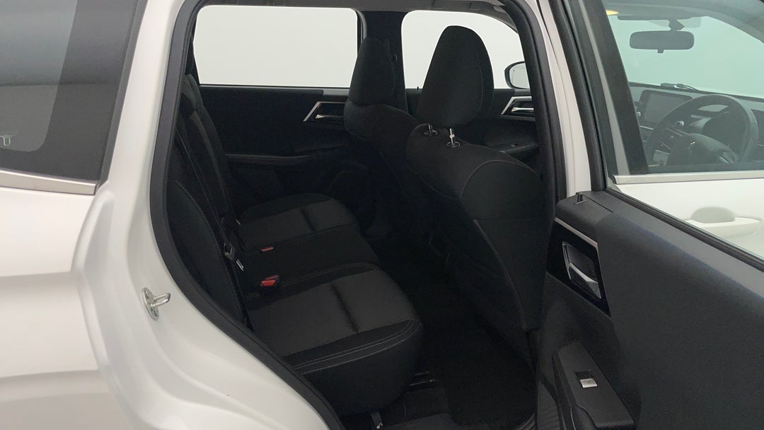 2022 Mitsubishi Outlander Es 7 Seat (2WD), Automatic, 67582 km, Right Side Rear Door Cabin View