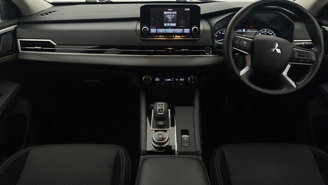 2022 Mitsubishi Outlander Es 7 Seat (2WD), Automatic, 67582 km, Center Console