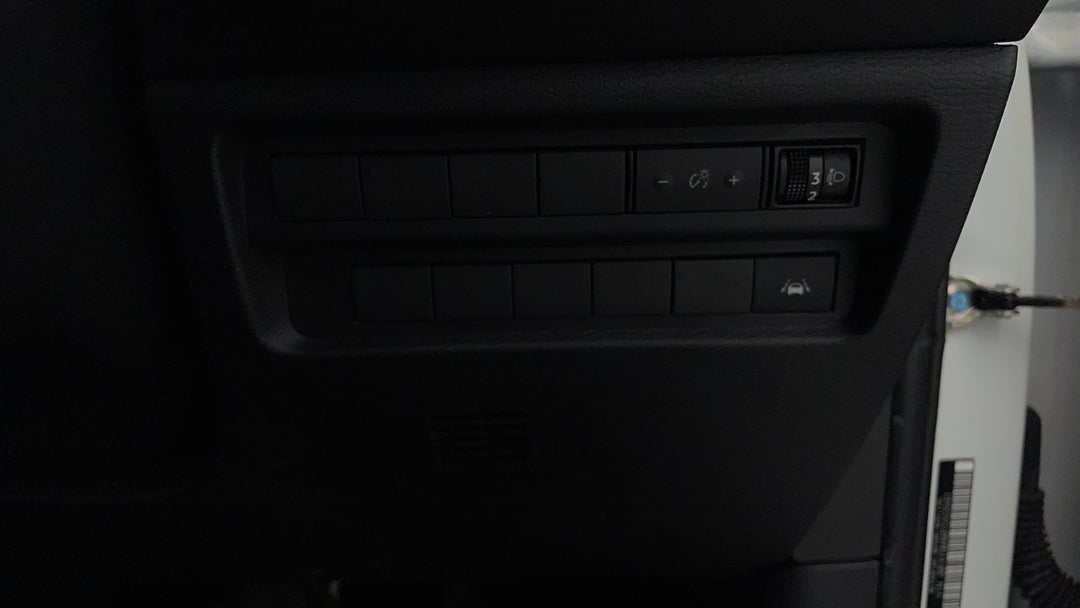 2022 Mitsubishi Outlander Es 7 Seat (2WD), Automatic, 67582 km, Utility Switches/Buttons