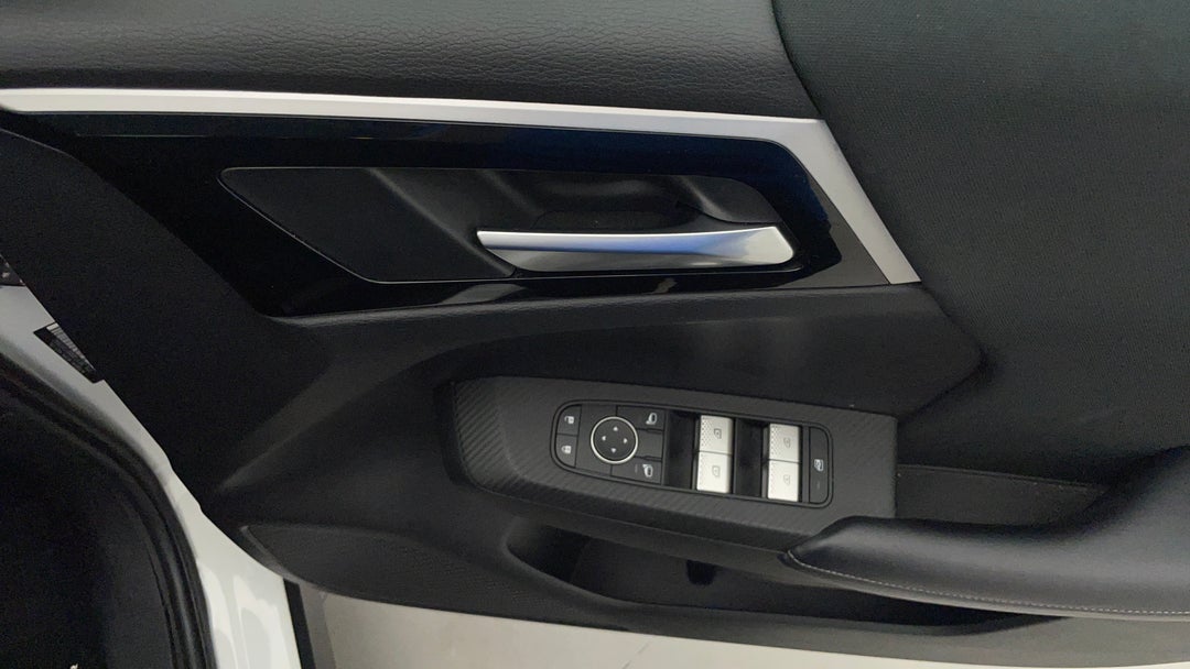 2022 Mitsubishi Outlander Es 7 Seat (2WD), Automatic, 67582 km, Drivers Side Door Panel Controls