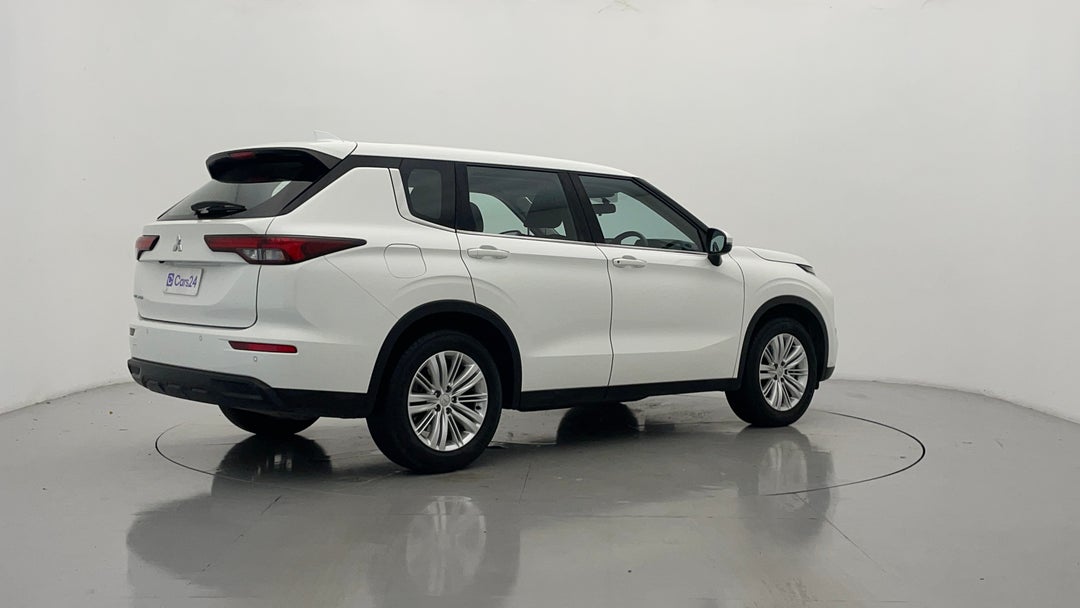 2022 Mitsubishi Outlander Es 7 Seat (2WD), Automatic, 67582 km, Right Back Diagonal (45- Degree) View