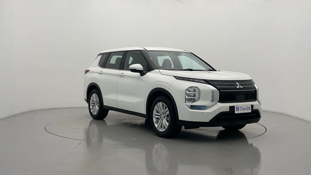 2022 Mitsubishi Outlander Es 7 Seat (2WD), Automatic, 67582 km, Right Front Diagonal (45- Degree) View