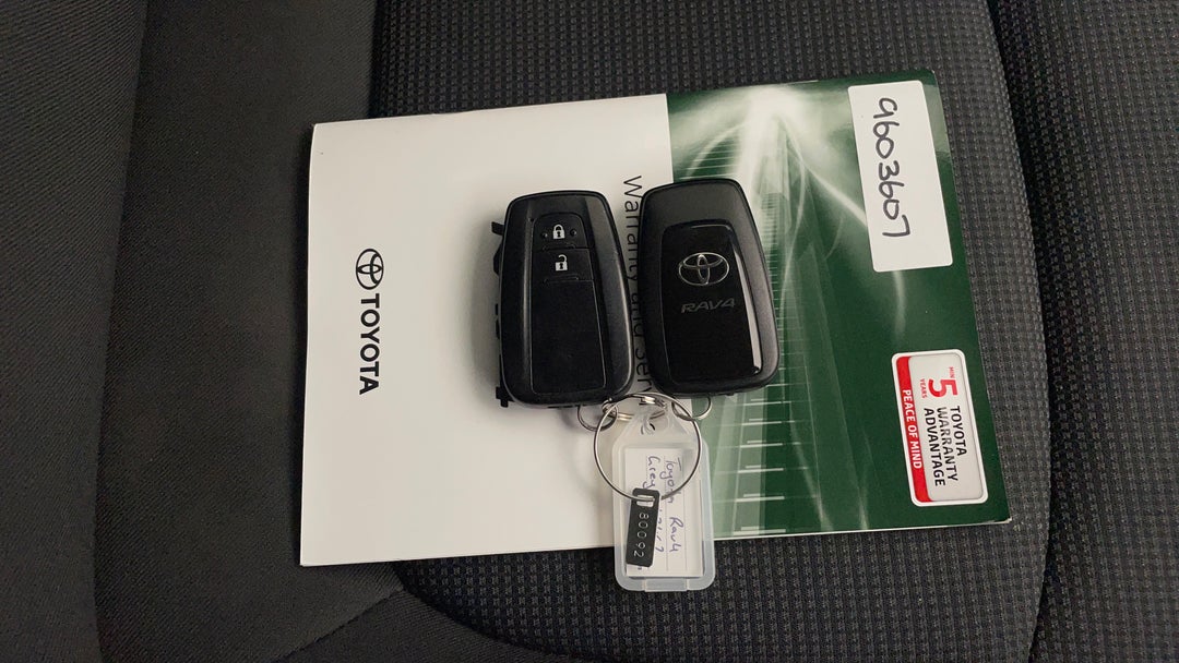 2020 Toyota RAV4 Gx (2wd), Automatic, 68532 km, Key Close-up