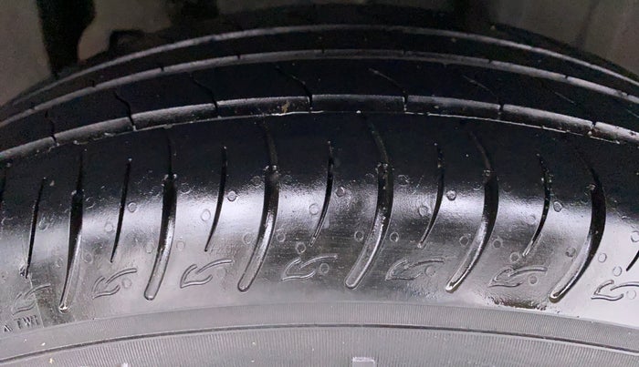 2020 Mahindra XUV300 1.2 W6 MT, Petrol, Manual, 21,466 km, Left Rear Tyre Tread