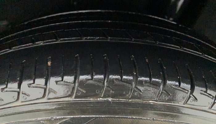 2016 Maruti Baleno DELTA CVT PETROL 1.2, Petrol, Automatic, 37,928 km, Right Front Tyre Tread