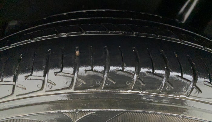 2016 Maruti Baleno DELTA CVT PETROL 1.2, Petrol, Automatic, 37,928 km, Left Front Tyre Tread