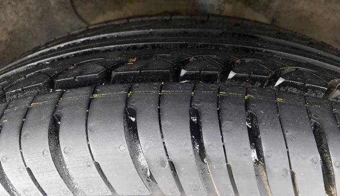 2015 Hyundai Elite i20 MAGNA 1.2, Petrol, Manual, 78,528 km, Left Front Tyre Tread