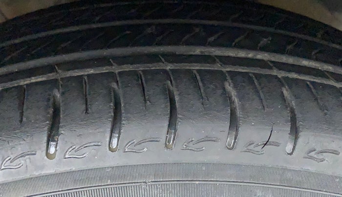2020 Hyundai AURA SX 1.2 (O), Petrol, Manual, 35,860 km, Right Front Tyre Tread