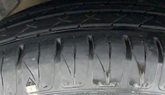 2020 Hyundai AURA SX 1.2 (O), Petrol, Manual, 35,860 km, Left Front Tyre Tread