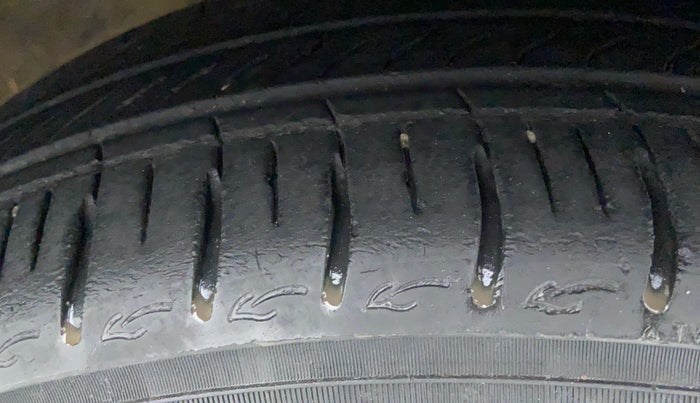 2020 Hyundai AURA SX 1.2 (O), Petrol, Manual, 35,860 km, Right Rear Tyre Tread