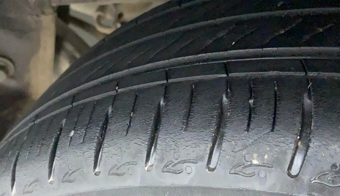 2020 Hyundai AURA SX 1.2 (O), Petrol, Manual, 35,860 km, Left Rear Tyre Tread