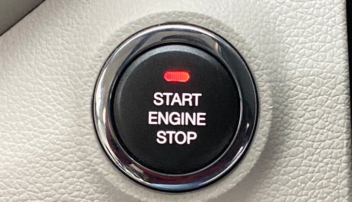 2021 Mahindra XUV300 W8 PETROL MT, Petrol, Manual, 13,426 km, Keyless Start/ Stop Button
