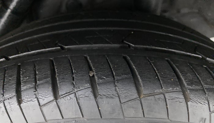 2017 Hyundai Verna 1.6 SX VTVT, Petrol, Manual, 29,275 km, Left Rear Tyre Tread