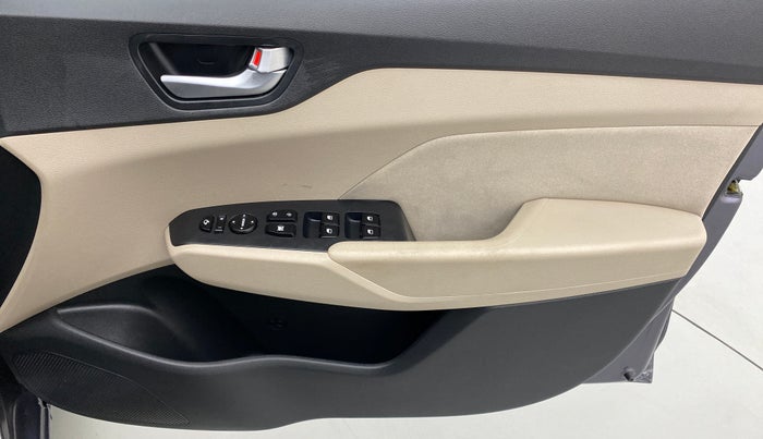 2017 Hyundai Verna 1.6 SX VTVT, Petrol, Manual, 29,275 km, Driver Side Door Panels Control