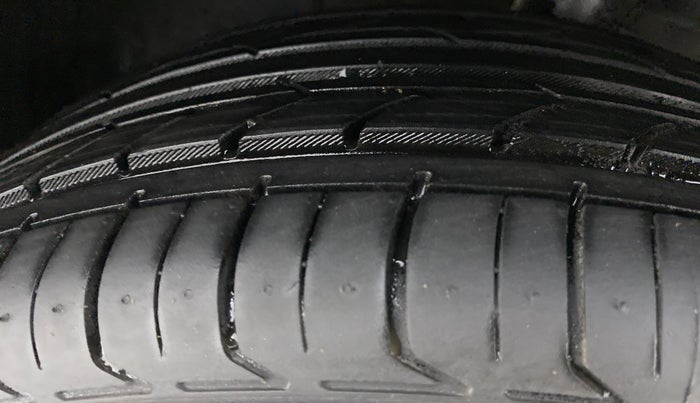 2017 Hyundai Verna 1.6 SX VTVT, Petrol, Manual, 29,275 km, Left Front Tyre Tread