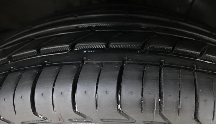 2017 Hyundai Verna 1.6 SX VTVT, Petrol, Manual, 29,275 km, Right Front Tyre Tread