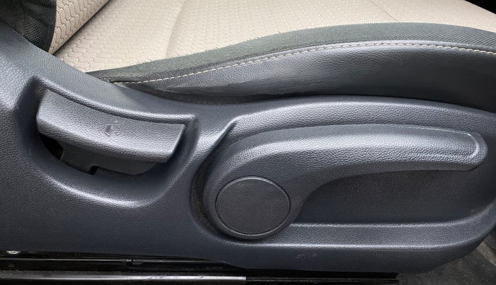 2017 Hyundai Elite i20 SPORTZ 1.2, Petrol, Manual, 29,524 km, Driver Side Adjustment Panel