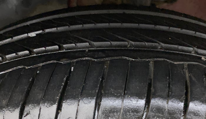 2016 Mahindra Kuv100 K6 D 6 STR, Diesel, Manual, 87,242 km, Left Front Tyre Tread