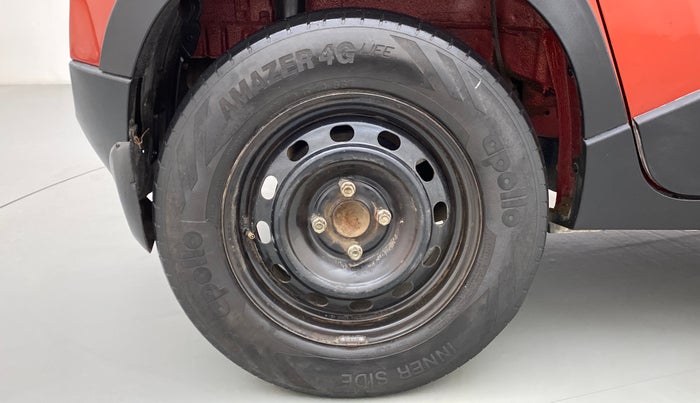 2016 Mahindra Kuv100 K6 D 6 STR, Diesel, Manual, 87,242 km, Right Rear Wheel
