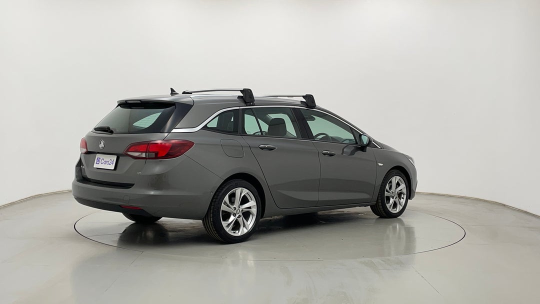 Right Back Diagonal (45- Degree) View