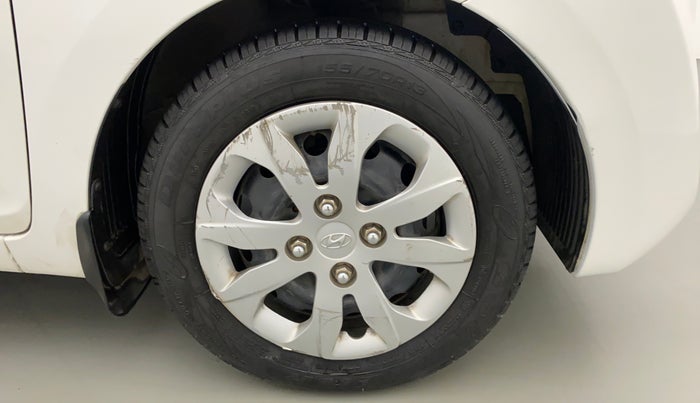2017 Hyundai Eon SPORTZ, Petrol, Manual, 60,388 km, Right Front Wheel