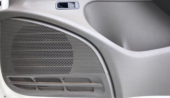 2014 Volkswagen Vento HIGHLINE DIESEL, Diesel, Manual, 1,05,831 km, Speaker