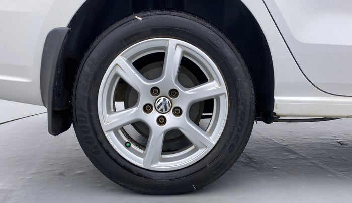 2014 Volkswagen Vento HIGHLINE DIESEL, Diesel, Manual, 1,05,831 km, Right Rear Wheel