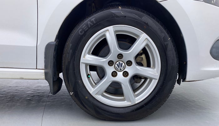 2014 Volkswagen Vento HIGHLINE DIESEL, Diesel, Manual, 1,05,831 km, Right Front Wheel