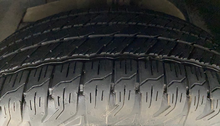 2019 Mahindra XUV500 W5, Diesel, Manual, 95,338 km, Left Front Tyre Tread