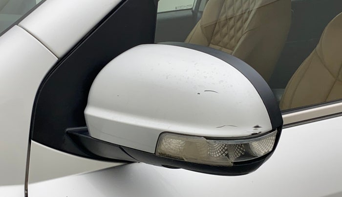 2019 Mahindra XUV500 W5, Diesel, Manual, 95,338 km, Left rear-view mirror - Indicator light has minor damage