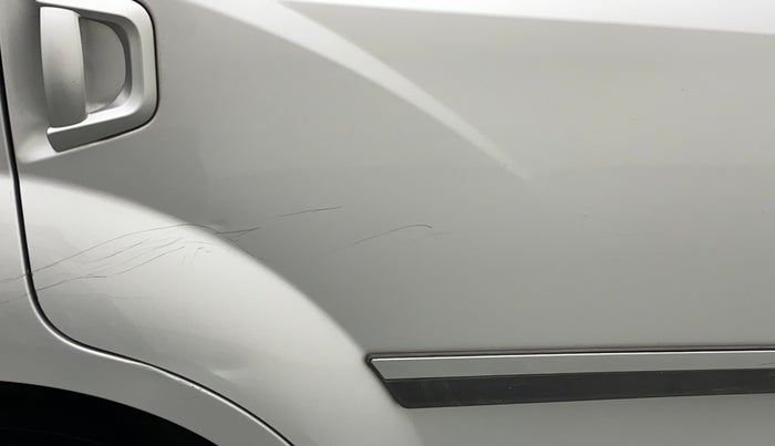 2019 Mahindra XUV500 W5, Diesel, Manual, 95,338 km, Right rear door - Minor scratches