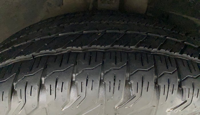 2019 Mahindra XUV500 W5, Diesel, Manual, 95,338 km, Right Front Tyre Tread