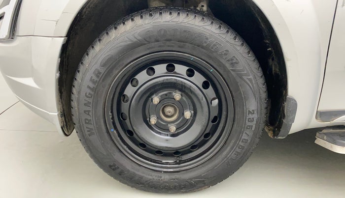 2019 Mahindra XUV500 W5, Diesel, Manual, 95,338 km, Left Front Wheel